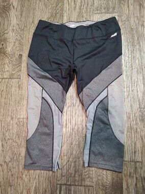 Avia Black and Gray Athletic Capri Leggings Plus Size 2XL
